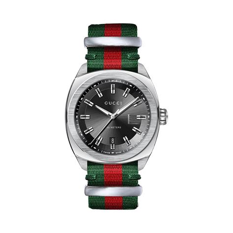 Nuova collezione di orologi di Gucci per uomo su FARFETCH.